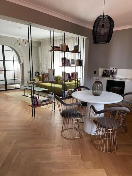 Appartamento Stunning 1bd Flat With 50m2 Terrace In The Center Bucarest
