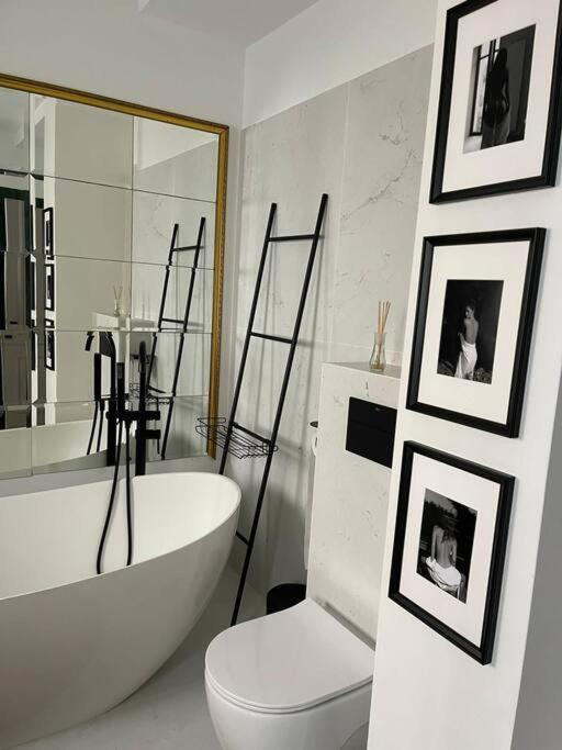 Stunning 1bd Flat With 50m2 Terrace In The Center Appartamento *